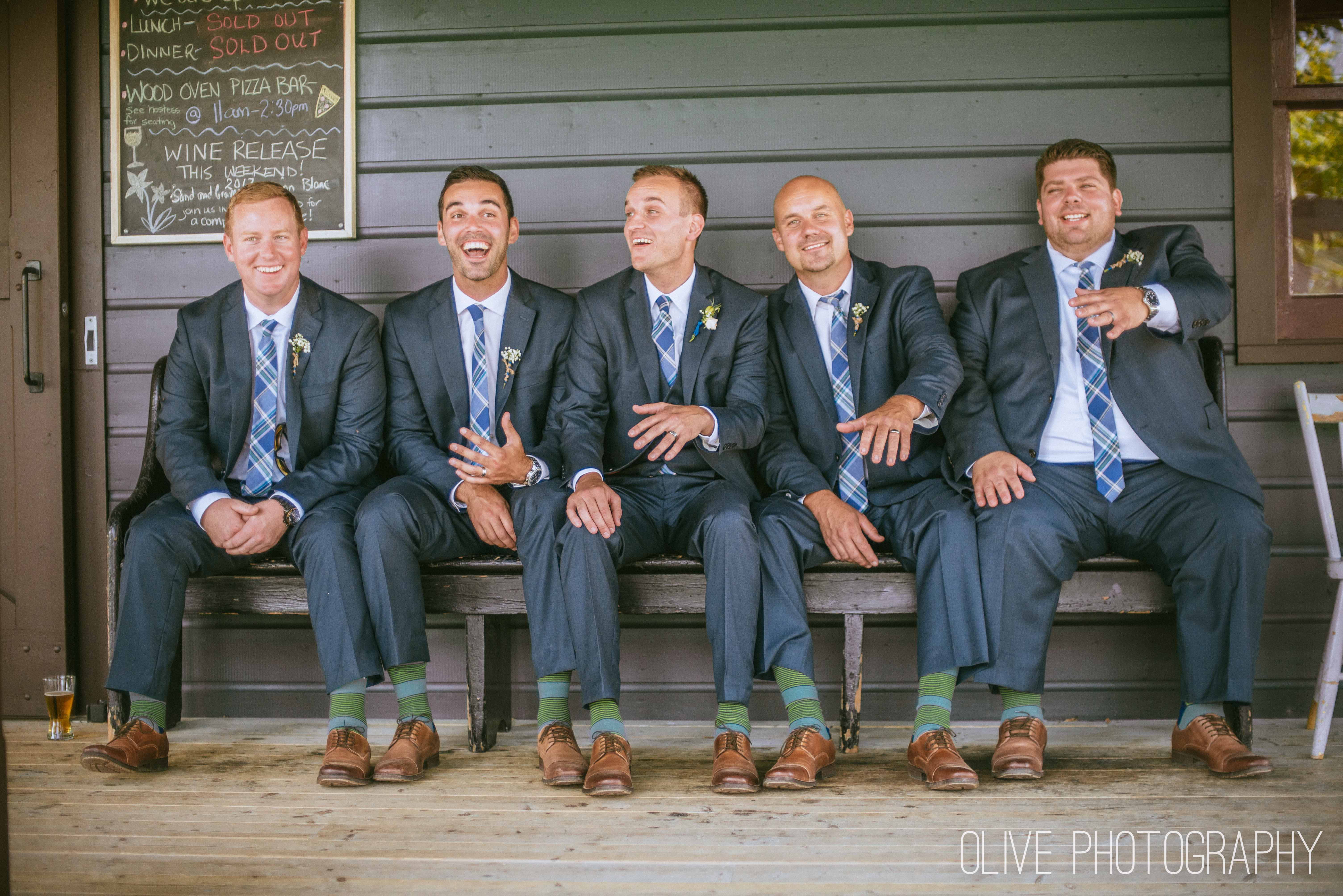 groomsmen wedding photos