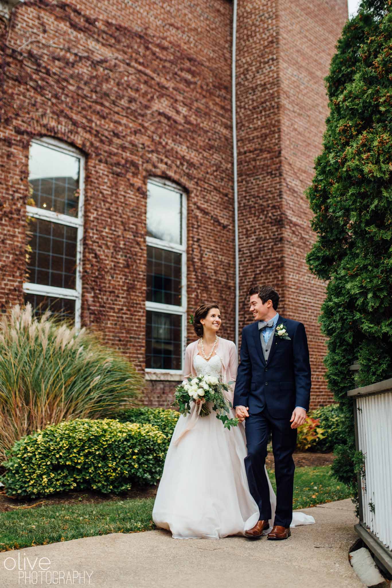 Niagara-on-the-Lake wedding - Pillar and Post Hotel - Olive Photography