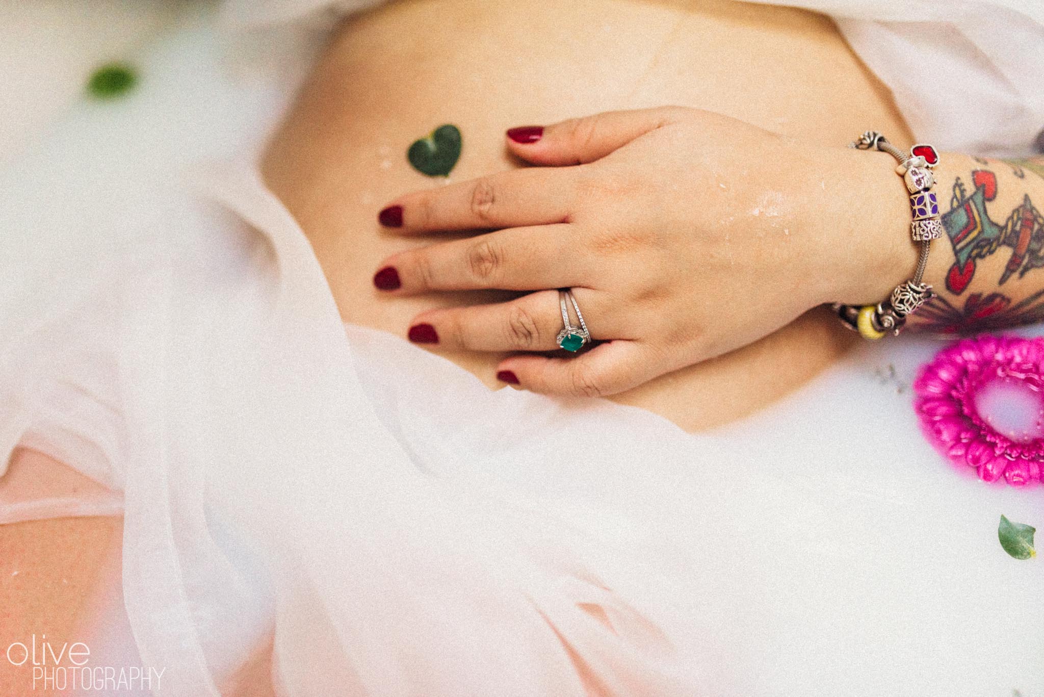 milk bath maternity - Olive Photography