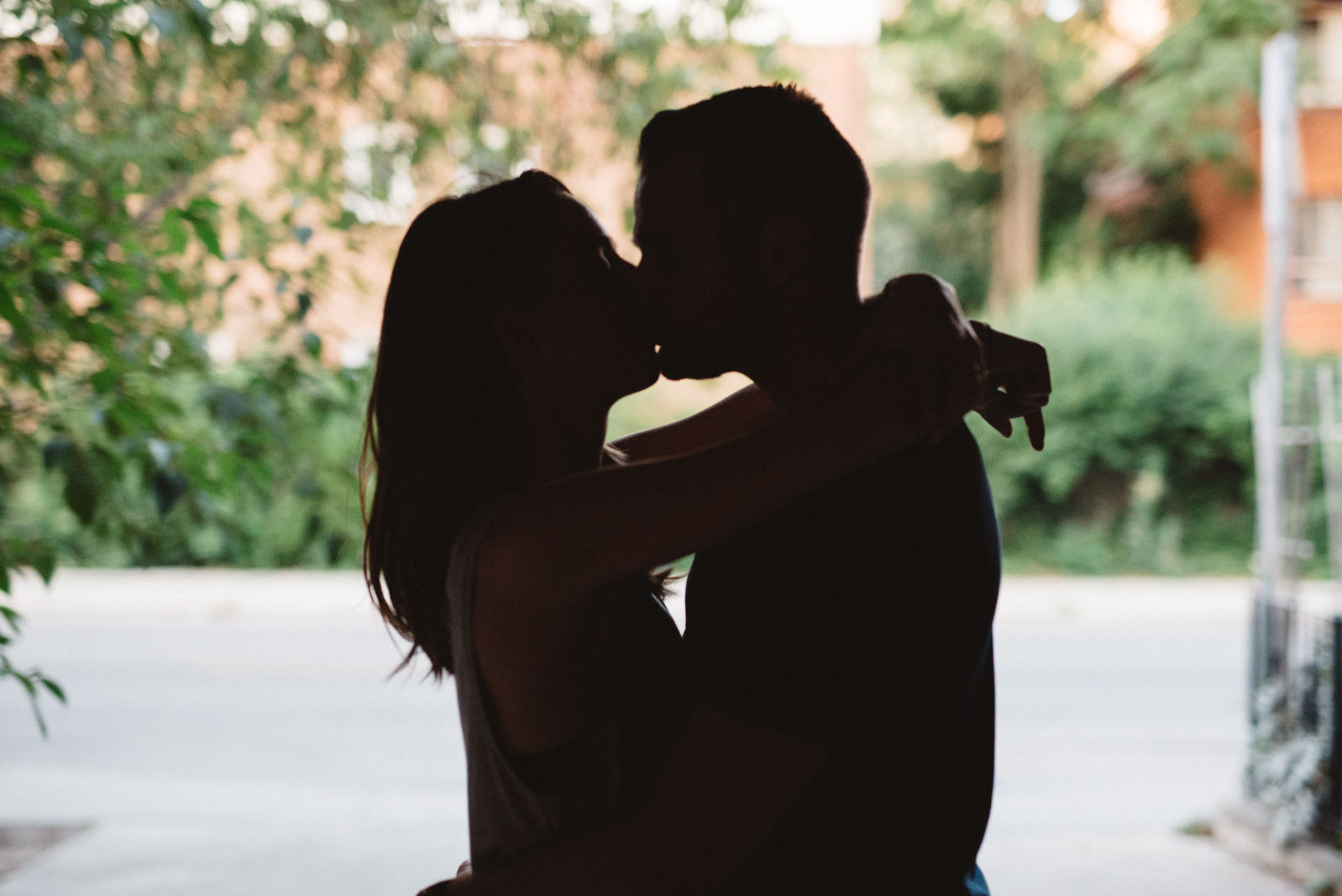 relaxed Toronto engagement photos