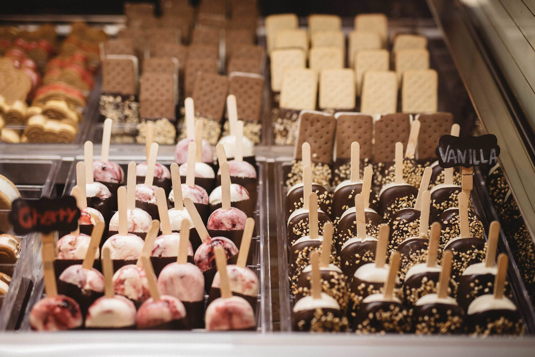 ice cream engagement photos | Olive Photography