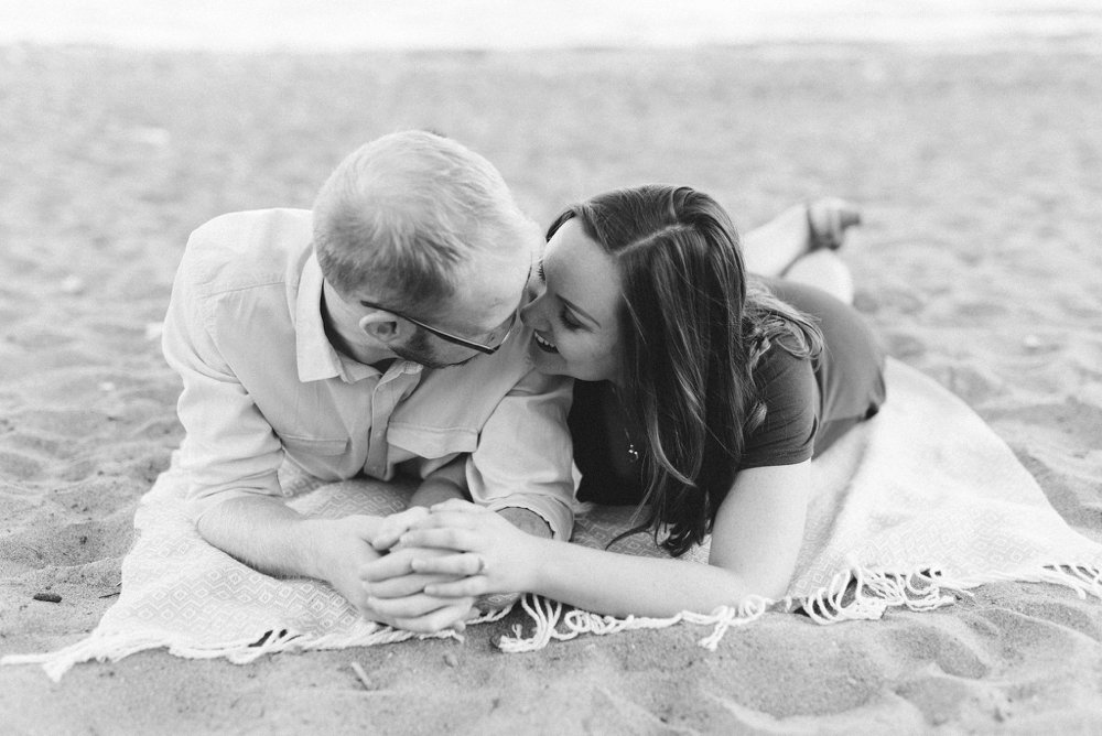 beach blanket engagement photos | Olive Photography Toronto