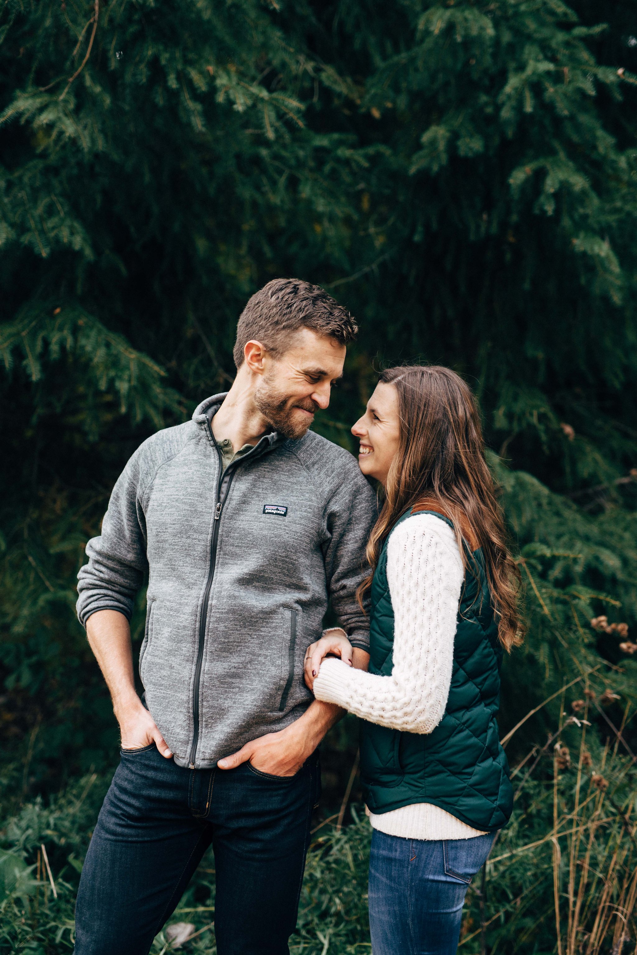 Hiking engagement photos | Olive Photography Toronto