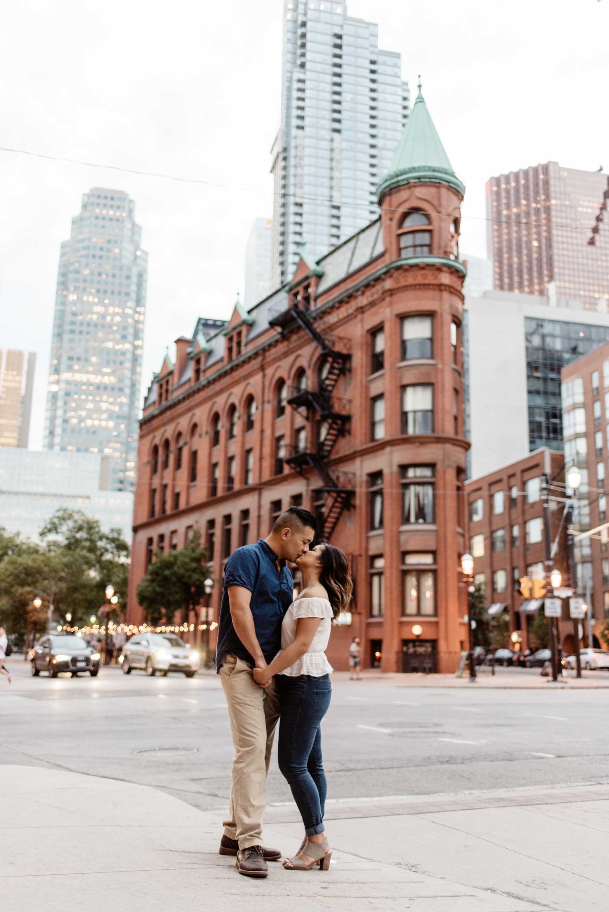 Flat Iron Building Engagement Photos | Olive Photography Toronto