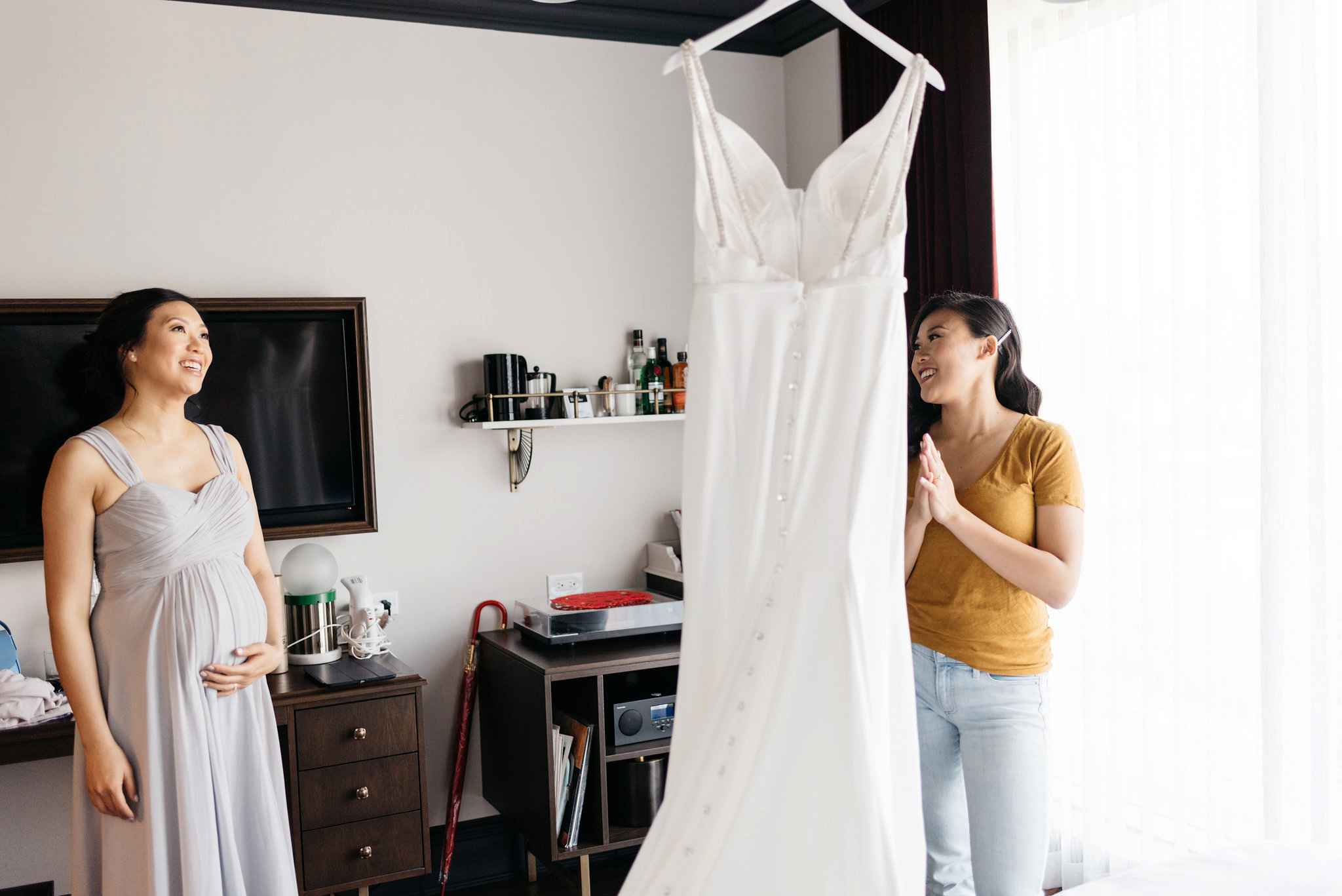 Bride prep photos - Olive Photography - Toronto wedding photographer