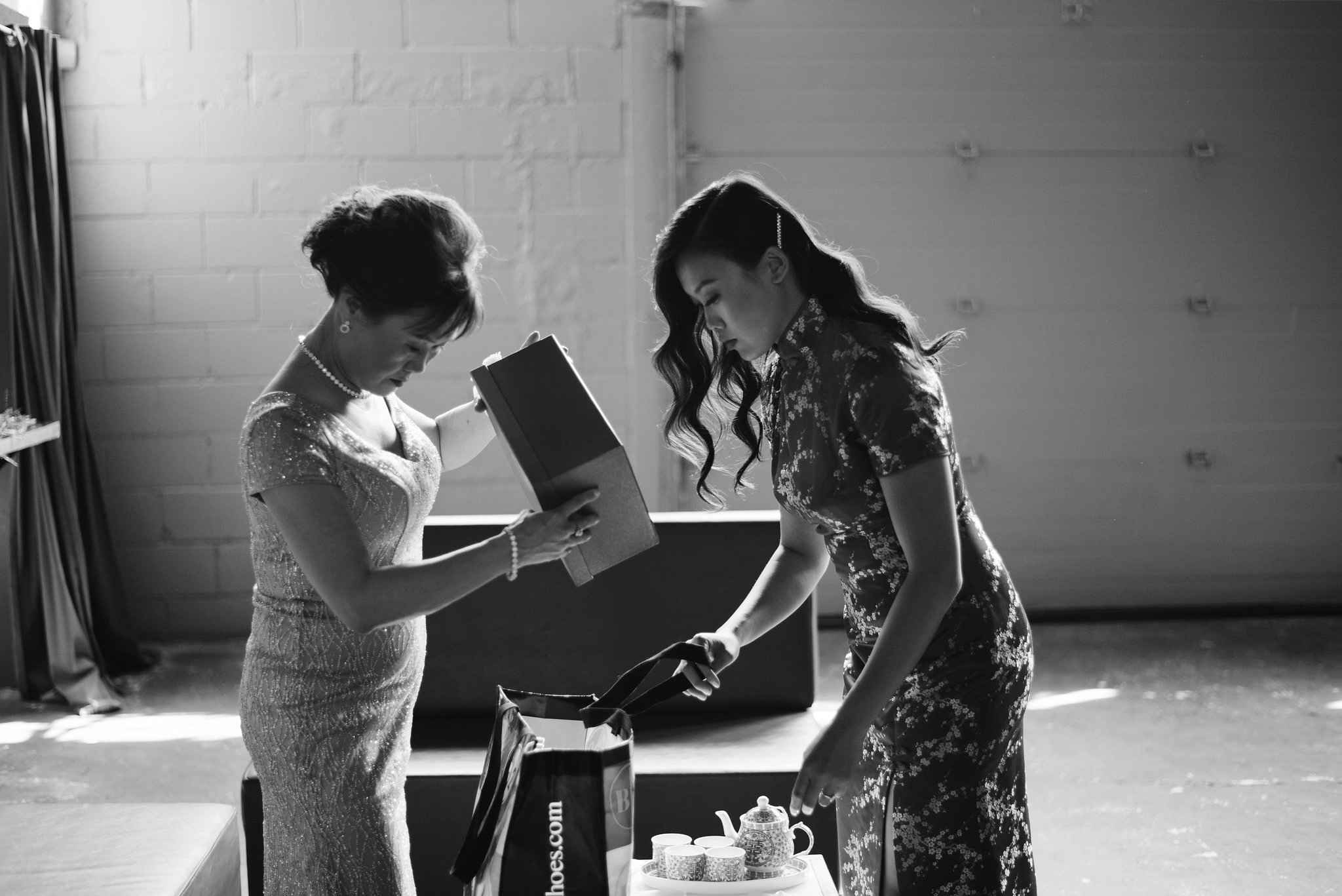 Chinese tea ceremony - Olive Photography - Toronto wedding photographer