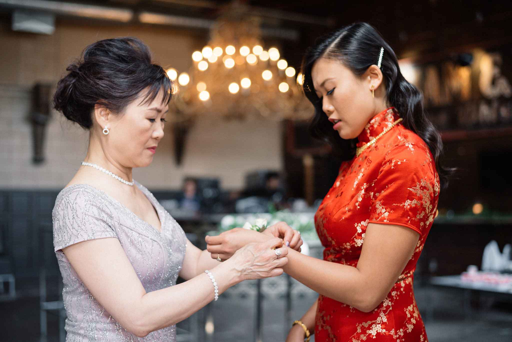 Chinese tea ceremony - Olive Photography - Toronto wedding photographer