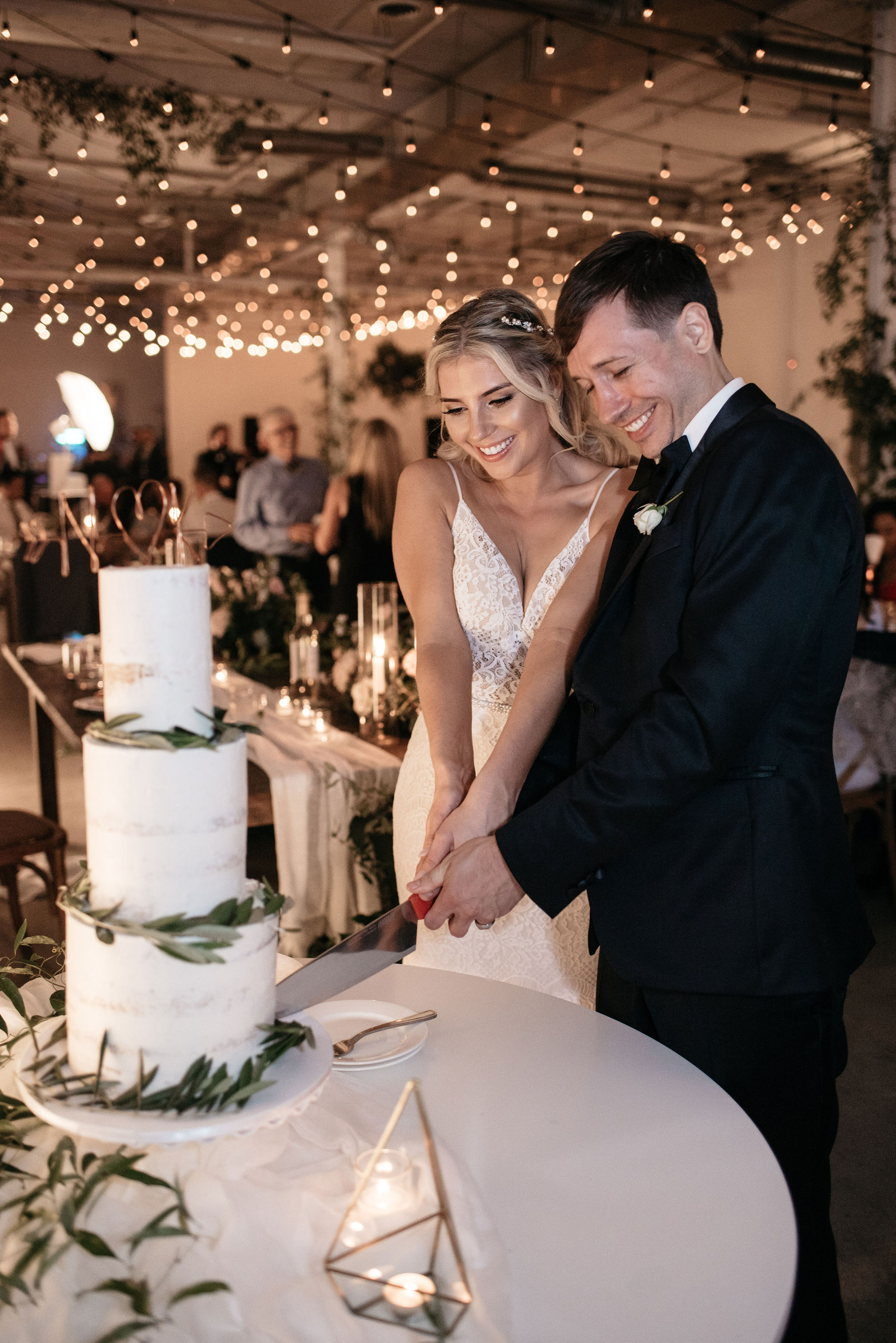 Cake Cutting Wedding Photos | Olive Photography Toronto