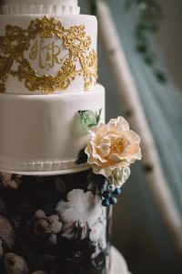 Moody Wedding Cake Inspiration | Olive Photography Toronto