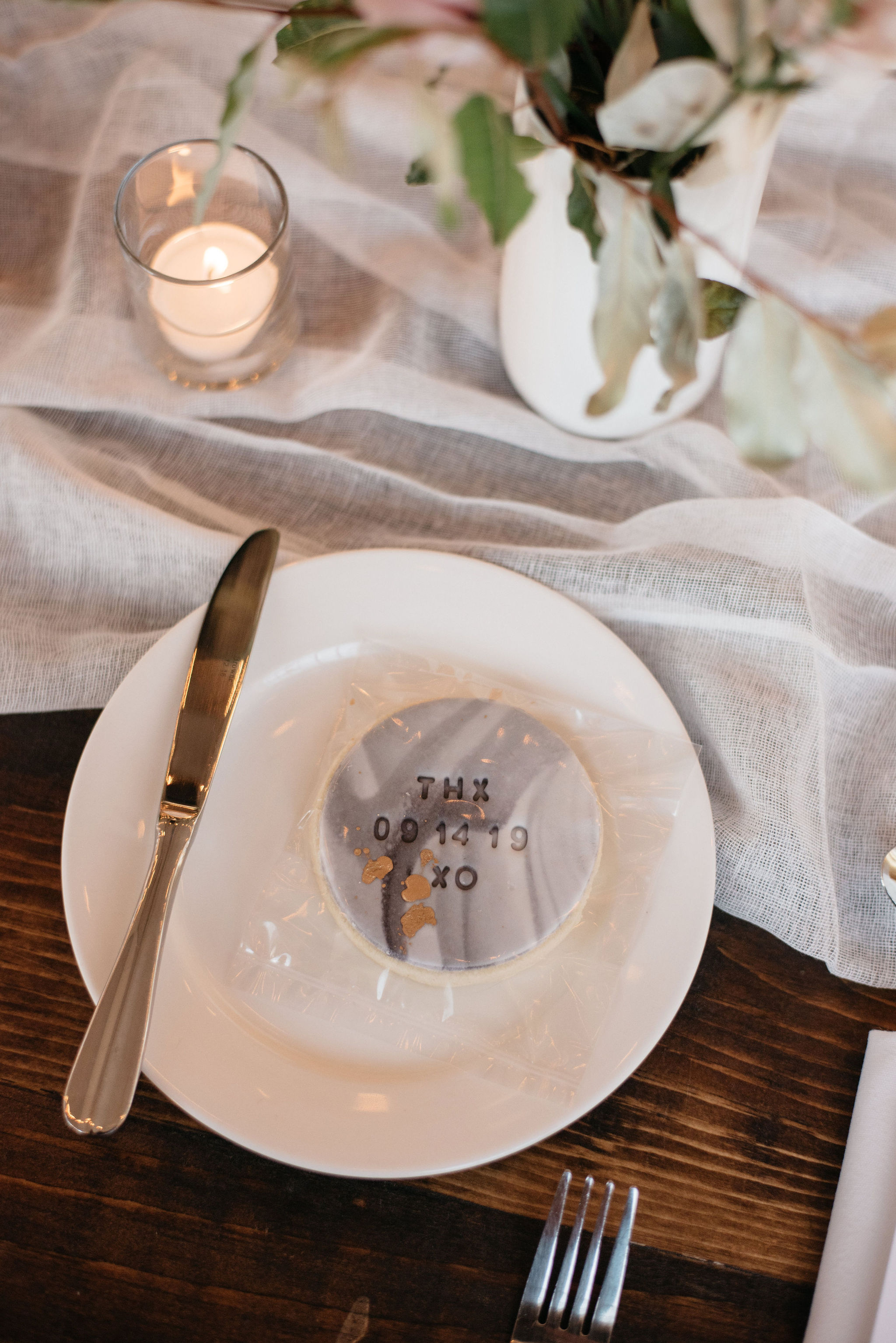 Marble cookie wedding favour | Olive Photography Toronto